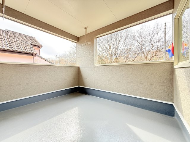 つくば市自由ケ丘第10　新築戸建て　1号棟のバルコニー|日当たりの良いバルコニーは外干しスペースにぴったりです◎