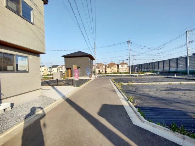 【前面道路含む現地写真】 | 川越市中台２丁目　全２棟　B号棟 | 閑静な住宅地です