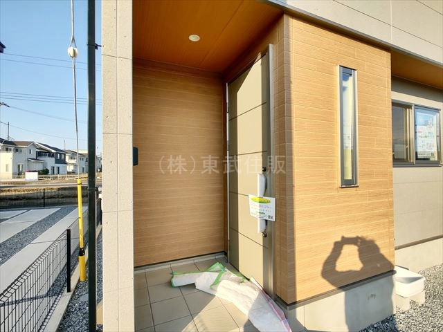 【玄関】 | 川越市中台２丁目　全２棟　B号棟 | 落ち着いた雰囲気の玄関です