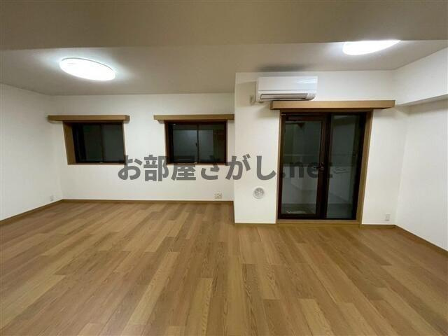 アークステージ関内【おとり物件なし】#学生・社会人にオススメ！初期費用分割払いOK！の居間・リビング