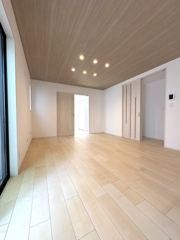TSUJIDO FAMILY STANDARD — 「辻堂」駅徒歩12分・40坪の安心感の居間・リビング