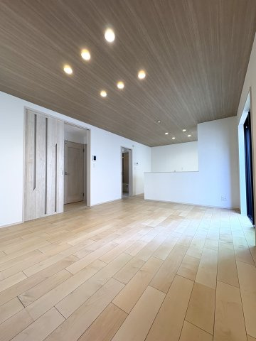TSUJIDO FAMILY STANDARD — 「辻堂」駅徒歩12分・40坪の安心感の居間・リビング