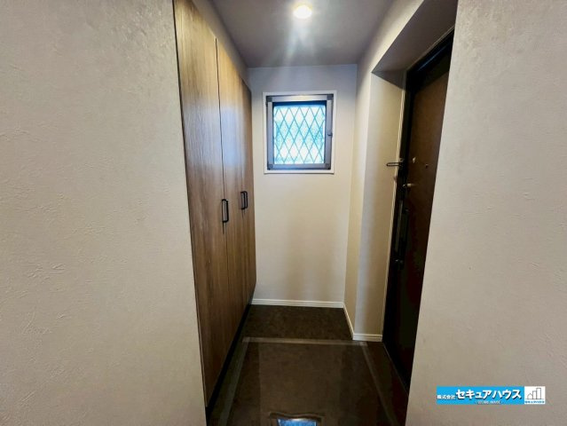 【中古マンション】東海市養父町ユーハウス尾張横須賀の玄関|【玄関】
◆お家に出会う人々を迎える玄関だからこそ、広々清潔感あふれる空間にしたいものです。採光・通風にも配慮された設計で毎日明るい空間をキープします♪