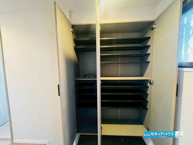 【中古マンション】東海市養父町ユーハウス尾張横須賀の収納|【シューズ棚】
◆たくさん収納できます♪