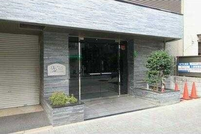 プレール・ドゥーク新御徒町のエントランス