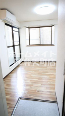 【玄関】 | ユーティー1 | 明るい玄関です