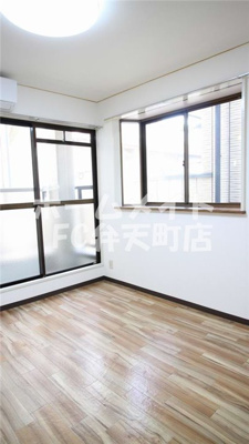 【居間・リビング】 | ユーティー1 | ゆったり過ごせる居間です