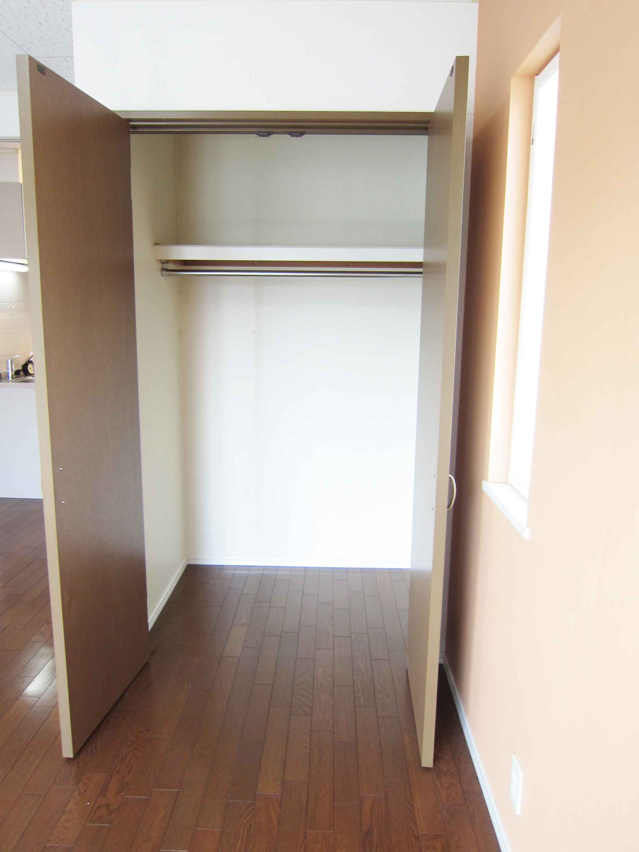 ２階角部屋：デザインリフォーム～サンシティ春日A棟～の収納|小物を収納するのに便利です