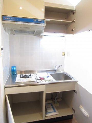 ２階角部屋：デザインリフォーム～サンシティ春日A棟～のキッチン|キッチン収納も多いです