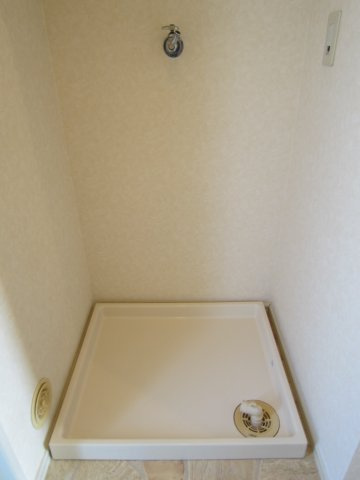 ２階角部屋：デザインリフォーム～サンシティ春日A棟～の設備|洗濯機置き場も室内にあります