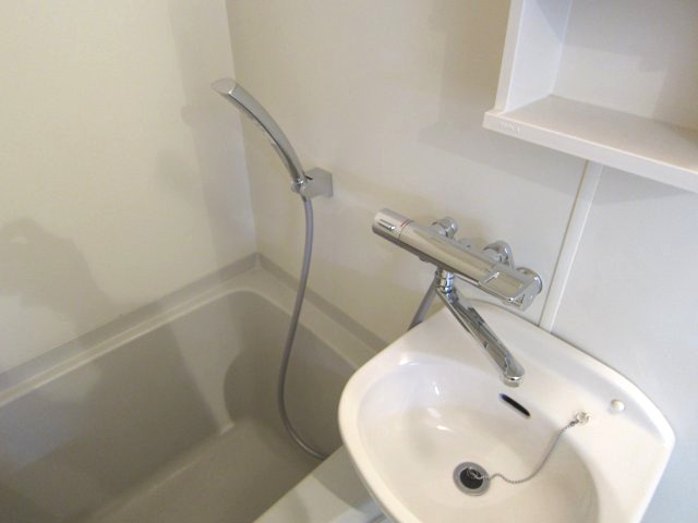 ２階角部屋：デザインリフォーム～サンシティ春日A棟～の洗面所