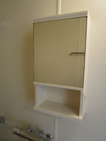 ２階角部屋：デザインリフォーム～サンシティ春日A棟～の浴室|浴室内に鏡もあります