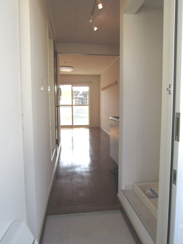 ２階角部屋：デザインリフォーム～サンシティ春日A棟～の玄関|シンプルで使いやすい玄関です