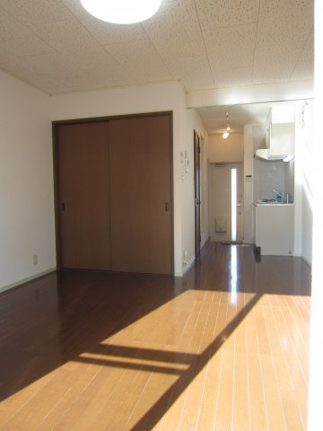 ２階角部屋：デザインリフォーム～サンシティ春日A棟～の洋室|クローゼット付きです