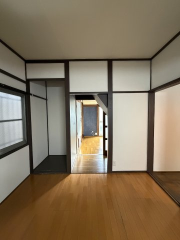 東谷戸建ての居間・リビング