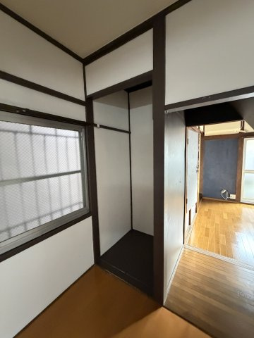 東谷戸建ての収納