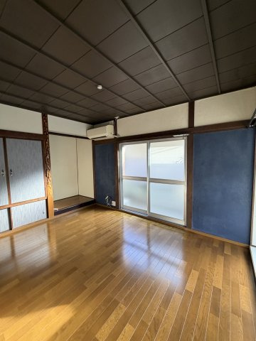 東谷戸建ての洋室