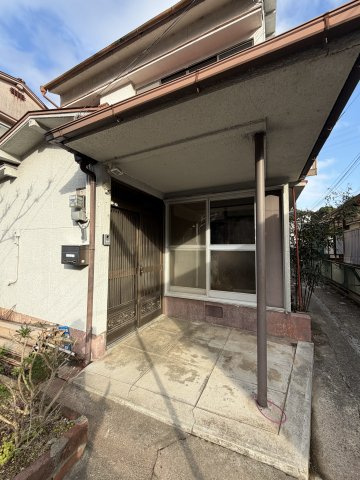東谷戸建てのエントランス