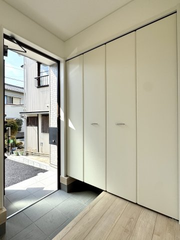 中央区龍禅寺町　第2　1号棟の玄関|ご家族分の靴もしっかり収まる、収納力のある玄関です！