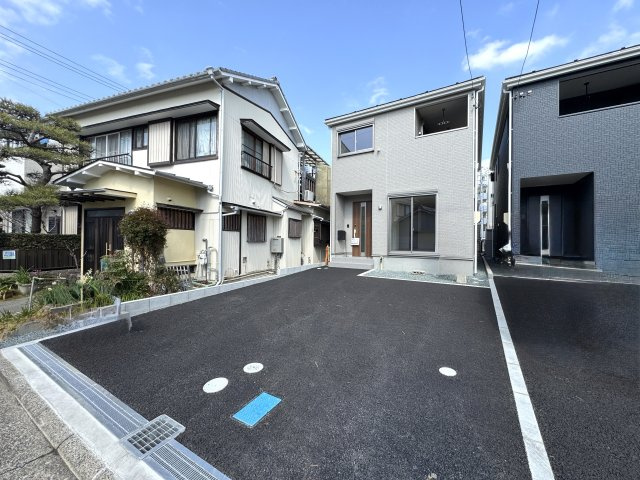中央区龍禅寺町　第2　1号棟の駐車場|駐車並列2台可能です！