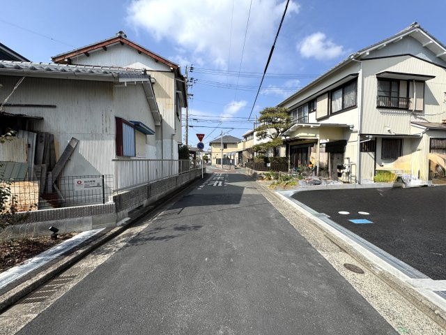 中央区龍禅寺町　第2　1号棟の前面道路含む現地写真|前面道路を西側を向いて撮影しました。
