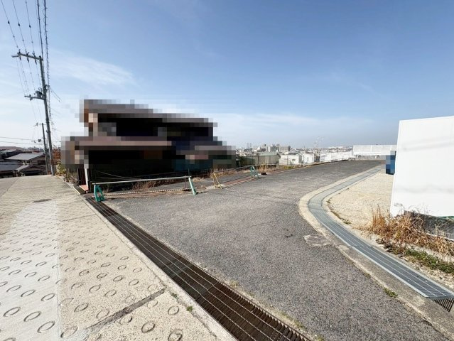 和泉市鶴山台３丁目の売地の前面道路含む現地写真|建築条件はございませんので、お好きなハウスメーカーや工務店をご利用可能です！
