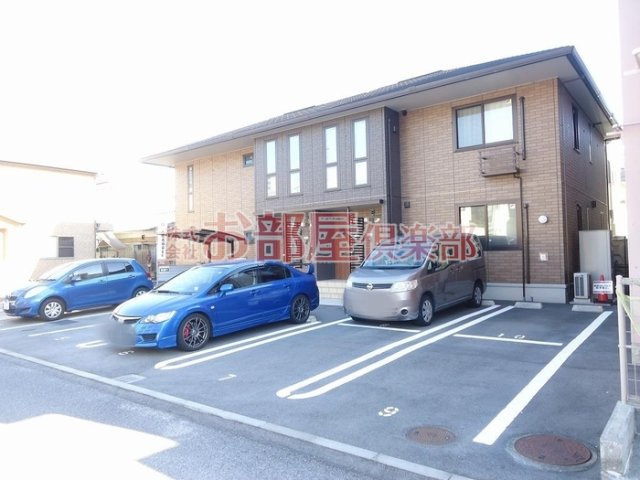 シュトラールの駐車場|駐車スペースもあります