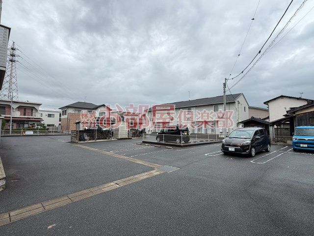 シュトラールの駐車場|駐車スペースもあります