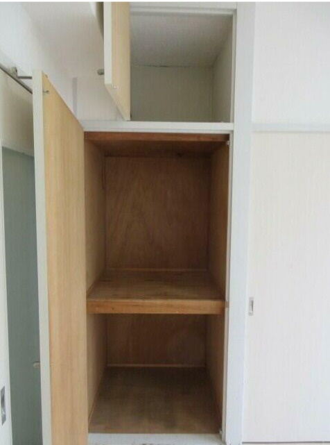 鈴木マンションの収納|清掃前の写真です