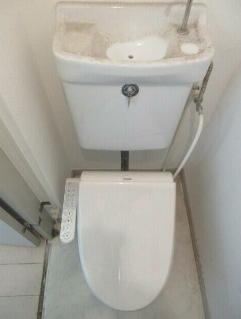 鈴木マンションのトイレ|清掃前の写真です