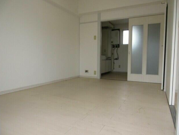 鈴木マンションの居間・リビング|清掃前の写真です