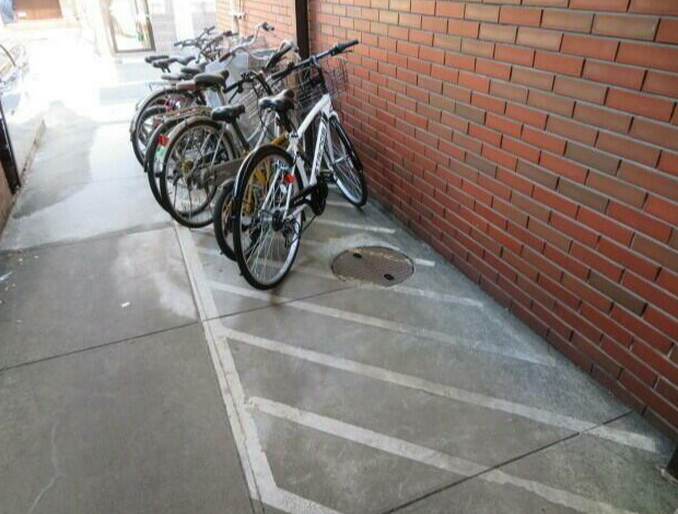 鈴木マンションのエントランス