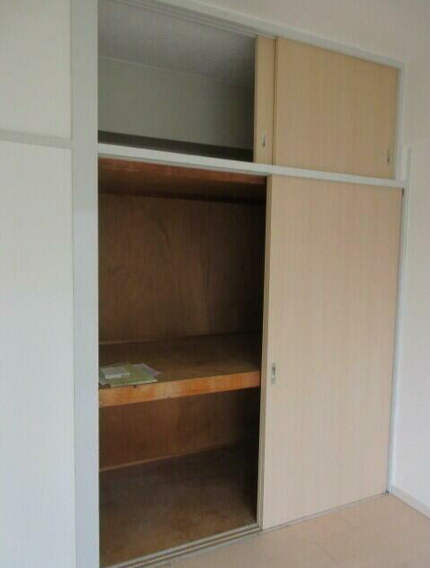 鈴木マンションの収納|清掃前の写真です