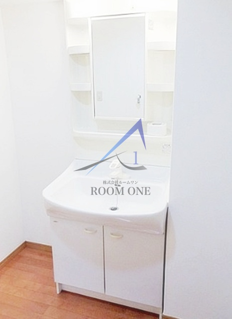 プレール・ドゥーク横浜反町の洗面所|独立洗面台です。