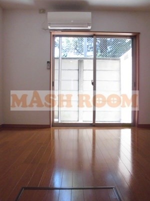 環球ハウスの居間・リビング