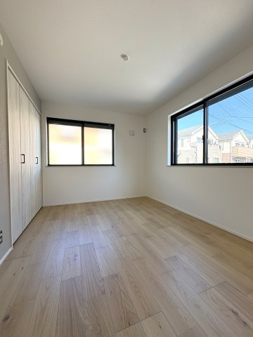 SHONAN SMART HOUSE — 48坪のゆとりの洋室