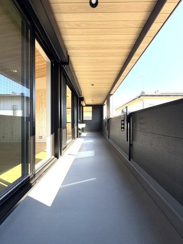 SHONAN SMART HOUSE — 48坪のゆとりのバルコニー