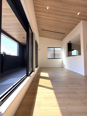 SHONAN SMART HOUSE — 48坪のゆとりの居間・リビング