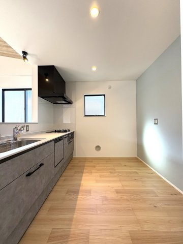 SHONAN SMART HOUSE — 48坪のゆとりのキッチン