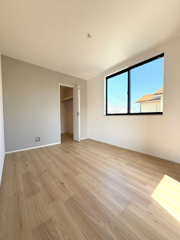 SHONAN SMART HOUSE — 48坪のゆとりの洋室