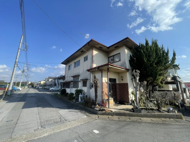 周辺商業施設多数。前面6ｍ道路解体費込みの小山市駅南町売地の外観