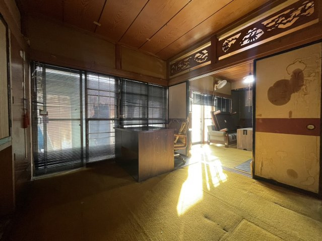 周辺商業施設多数。前面6ｍ道路解体費込みの小山市駅南町売地のその他