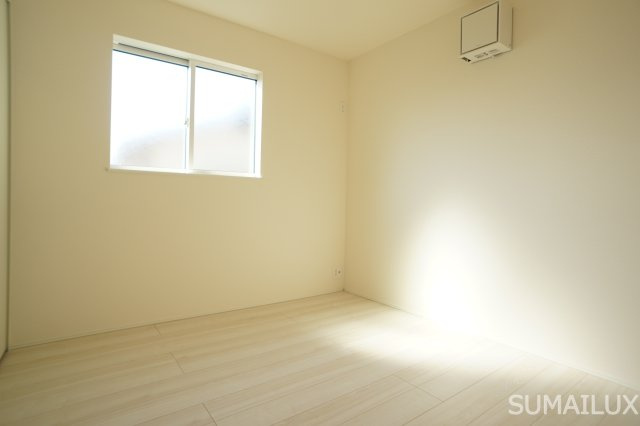 熊本市中央区出水６丁目の一戸建ての洋室