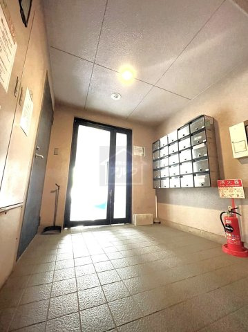 新宿区中落合３丁目の賃貸マンションのエントランス