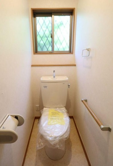 【中古】川越市南大塚1丁目中古住宅のトイレ|落ち着いたトイレです