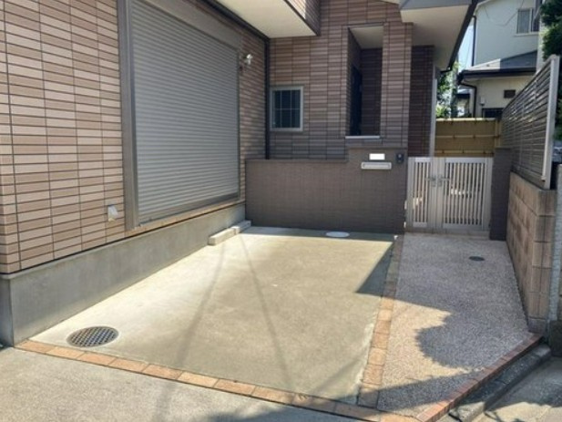 【中古】川越市南大塚1丁目中古住宅の駐車場