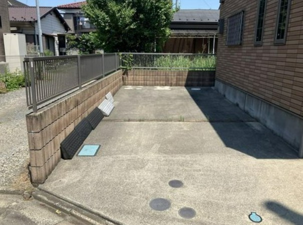 【中古】川越市南大塚1丁目中古住宅の駐車場