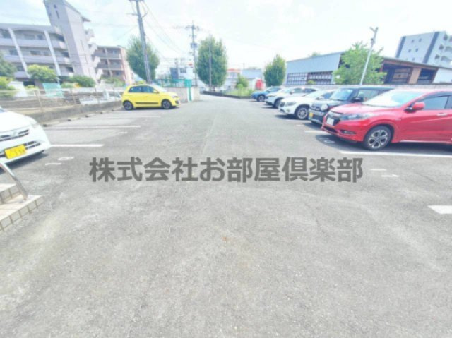 リバーサイド東櫛原の駐車場