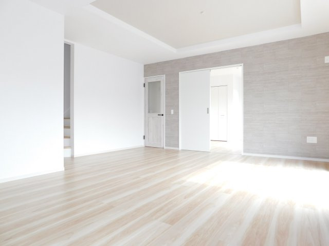 名古屋市港区遠若町１丁目の新築一戸建の居間・リビング|◇リビング◇　　南面で明るいリビング１８．８帖　家族が自然に集まる広さ。