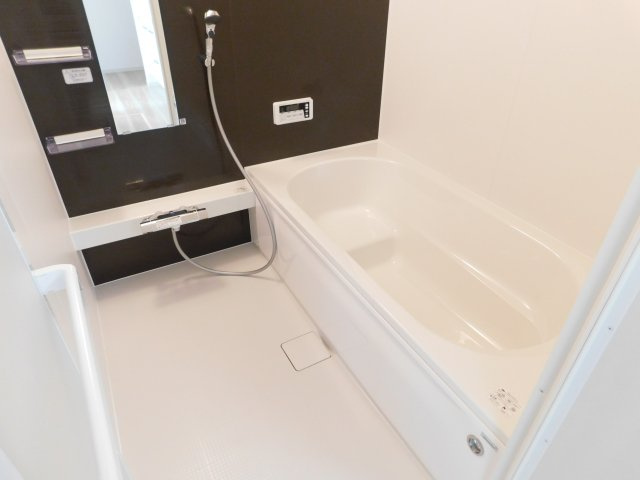 名古屋市港区遠若町１丁目の新築一戸建の浴室|◇浴室◇　　広い１坪サイズ・浴室暖房乾燥機・保温浴槽・追い焚き機能・ベンチ浴槽・エコシャワー・オートバス・バリアフリーバス・浴室窓あり♪